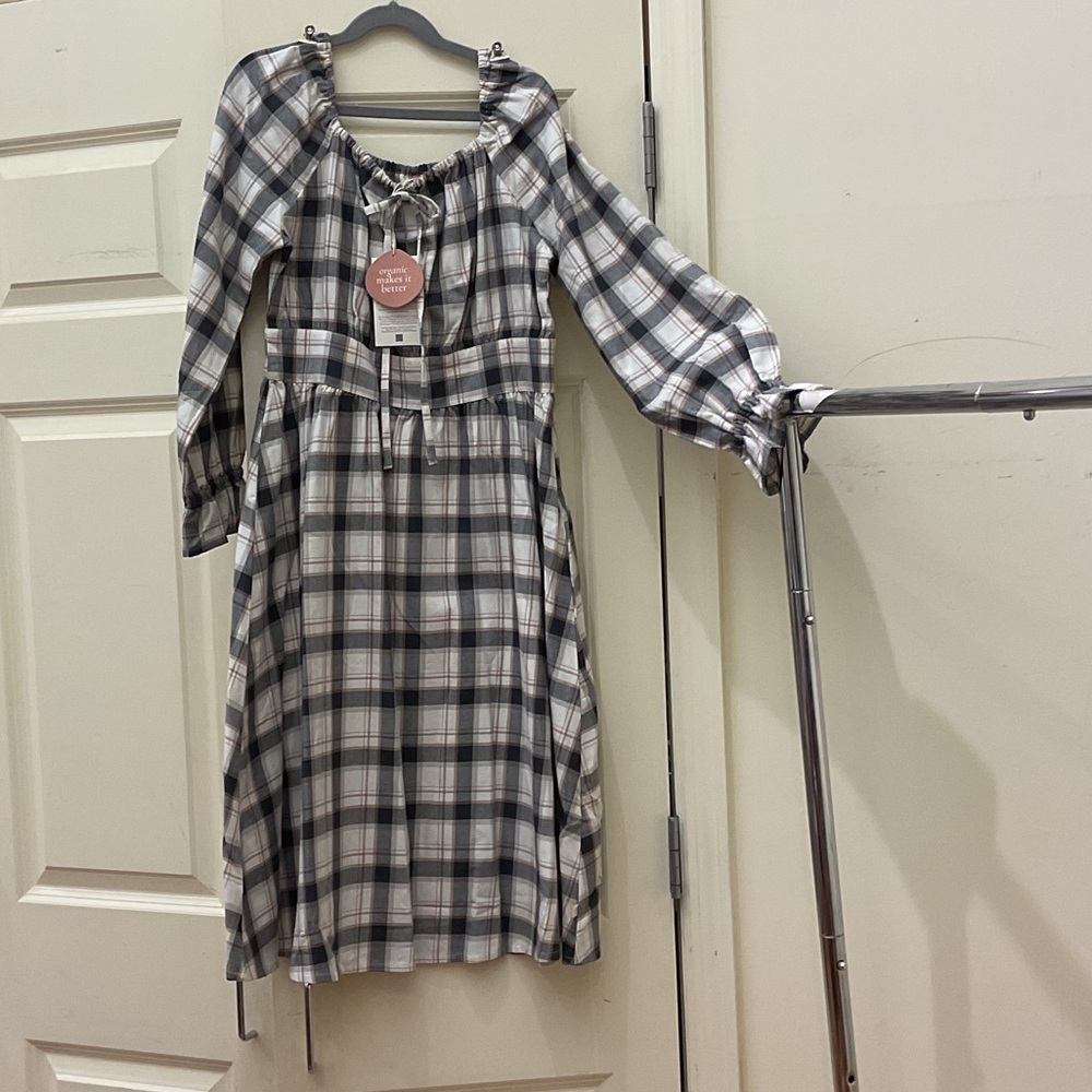 Stylish Checkered Ladies Dress with Long Sleeves